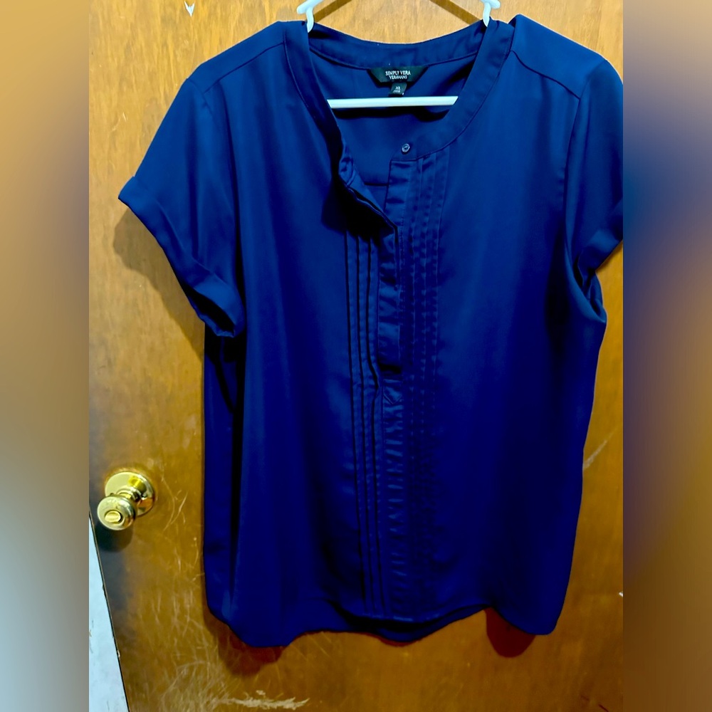✨BOGO Vera Wang blouses size xl